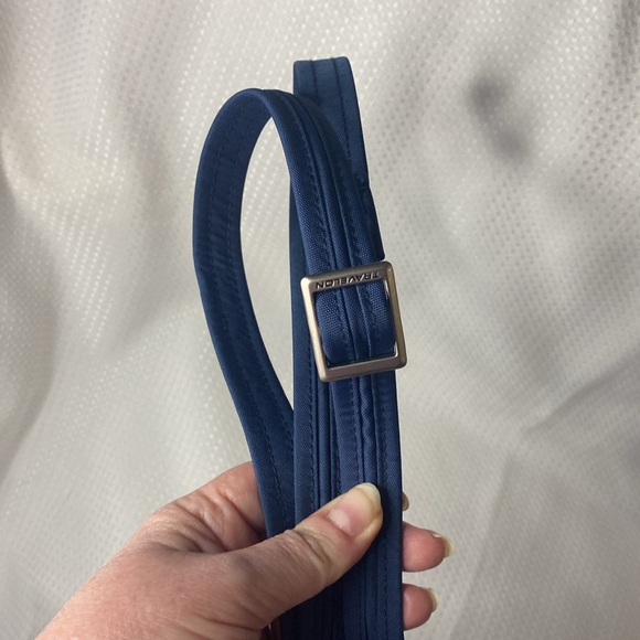 Travelon RFID Protected Navy Crossbody Bag NWOT - Picture 9 of 10